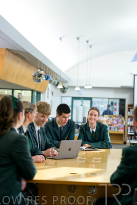 August 2025 / LIBRARY-Seniors_250826-3165