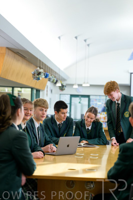 August 2025 / LIBRARY-Seniors_250826-3175