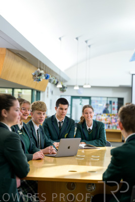 August 2025 / LIBRARY-Seniors_250826-3213