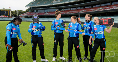 October 2022 / GROUP-OF-6-ON-OVAL_221010_81E2772