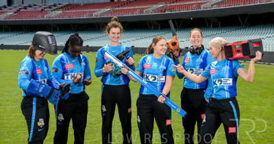 October 2022 / GROUP-OF-6-ON-OVAL_221010_81E2774