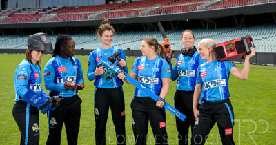 October 2022 / GROUP-OF-6-ON-OVAL_221010_81E2775