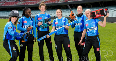 October 2022 / GROUP-OF-6-ON-OVAL_221010_81E2785