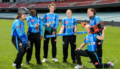 October 2022 / GROUP-OF-6-ON-OVAL_221010_81E2795