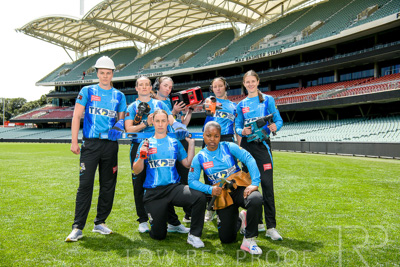 October 2022 / GROUP-OF-6-ON-OVAL_221010_85N4597