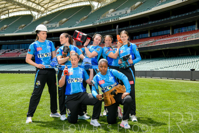 October 2022 / GROUP-OF-6-ON-OVAL_221010_85N4613