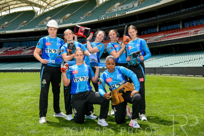 October 2022 / GROUP-OF-6-ON-OVAL_221010_85N4616