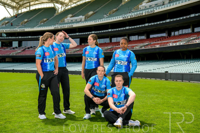 October 2022 / GROUP-OF-6-ON-OVAL_221010_85N4619