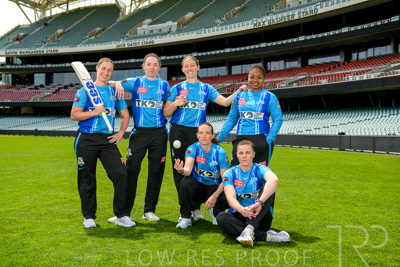 October 2022 / GROUP-OF-6-ON-OVAL_221010_85N4625