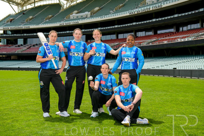 October 2022 / GROUP-OF-6-ON-OVAL_221010_85N4626