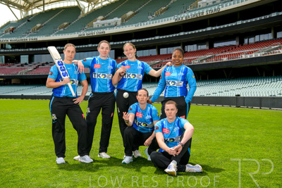 October 2022 / GROUP-OF-6-ON-OVAL_221010_85N4627