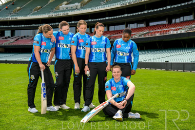 October 2022 / GROUP-OF-6-ON-OVAL_221010_85N4630