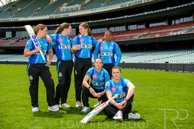 October 2022 / GROUP-OF-6-ON-OVAL_221010_85N4631