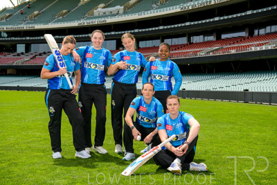 October 2022 / GROUP-OF-6-ON-OVAL_221010_85N4632