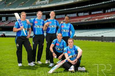 October 2022 / GROUP-OF-6-ON-OVAL_221010_85N4634