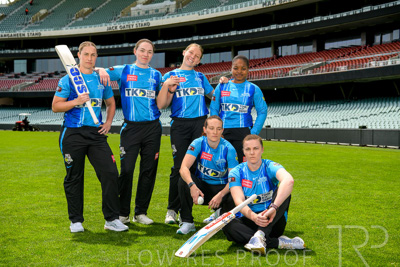 October 2022 / GROUP-OF-6-ON-OVAL_221010_85N4635