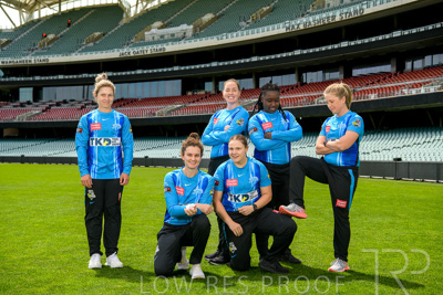 October 2022 / GROUP-OF-6-ON-OVAL_221010_85N4638