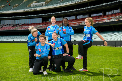 October 2022 / GROUP-OF-6-ON-OVAL_221010_85N4645