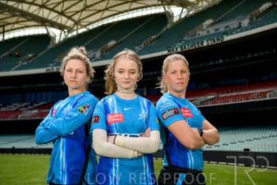 October 2022 / GROUP-OF-6-ON-OVAL_221010_85N4663