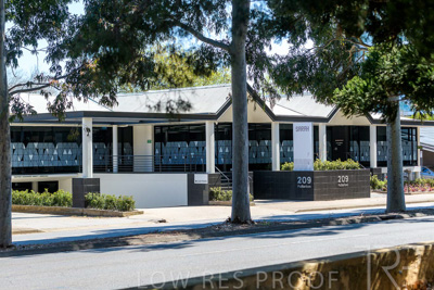 September 2023 / SARAH-GROUP-OFFICE-230912_85E9784