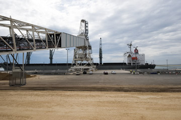 VITERRA 2013 / 091024_VITERA_1ST_SHIPLOAD_040