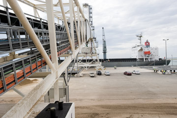 VITERRA 2013 / 091024_VITERA_1ST_SHIPLOAD_047