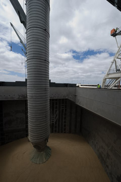 VITERRA 2013 / 091025_VITERA_1ST_SHIPLOAD_161