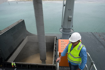 VITERRA 2013 / 091025_VITERA_1ST_SHIPLOAD_167