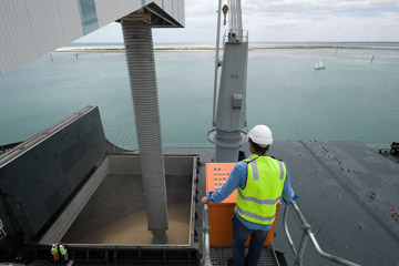 VITERRA 2013 / 091025_VITERA_1ST_SHIPLOAD_169