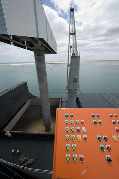 VITERRA 2013 / 091025_VITERA_1ST_SHIPLOAD_174