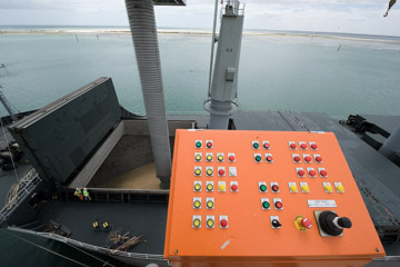 VITERRA 2013 / 091025_VITERA_1ST_SHIPLOAD_176