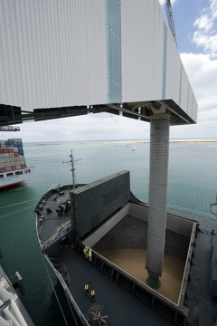 VITERRA 2013 / 091025_VITERA_1ST_SHIPLOAD_180