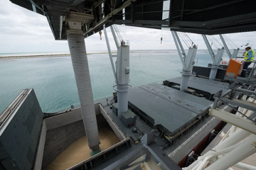 VITERRA 2013 / 091025_VITERA_1ST_SHIPLOAD_190