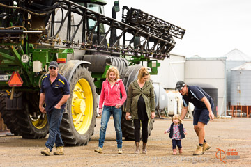 VITERRA 2013 / VITERRA_GLENVALE_FARMS_191_140909