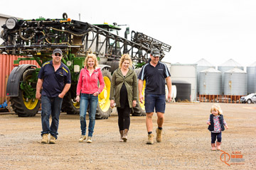 VITERRA 2013 / VITERRA_GLENVALE_FARMS_196_140909