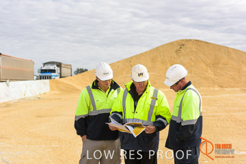 April 2015 / VITERRA_ROSEWORTHY_LOADER_0062_150429