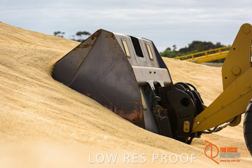 April 2015 / VITERRA_ROSEWORTHY_LOADER_0087_150429