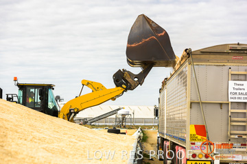 April 2015 / VITERRA_ROSEWORTHY_LOADER_0097_150429
