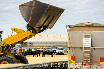April 2015 / VITERRA_ROSEWORTHY_LOADER_0116_150429