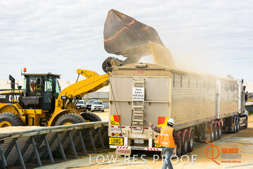 April 2015 / VITERRA_ROSEWORTHY_LOADER_0119_150429