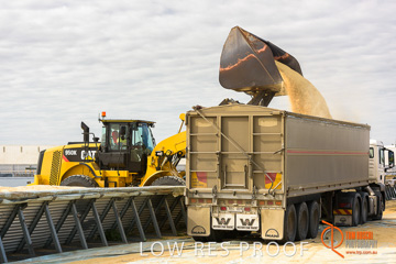 April 2015 / VITERRA_ROSEWORTHY_LOADER_0123_150429