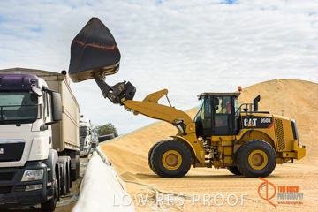 April 2015 / VITERRA_ROSEWORTHY_LOADER_0127_150429