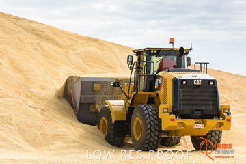 April 2015 / VITERRA_ROSEWORTHY_LOADER_0128_150429
