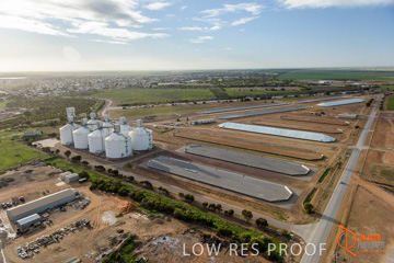July 2015 / WALLAROO_BUNKERS_012_150724