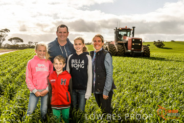 August 2015 / ROBERTS_AP_060_150805