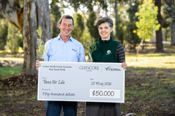 VITERRA / VITRRA_CHARITY_CHEQUES_004_160513