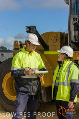 April 2017 / PRE_START_FRONT_END_LOADER_048_170427