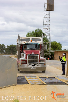 April 2017 / TRUCK_UNLOADING_SAMPLING_002_170427