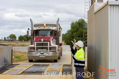 April 2017 / TRUCK_UNLOADING_SAMPLING_003_170427