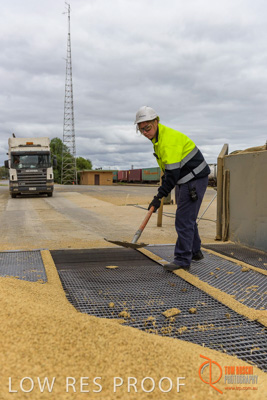 April 2017 / TRUCK_UNLOADING_SAMPLING_024_170427